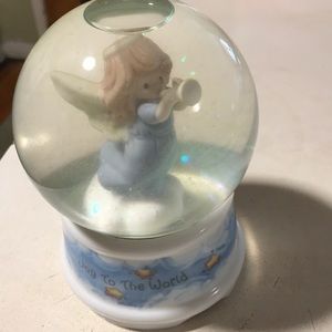 Musical figurine